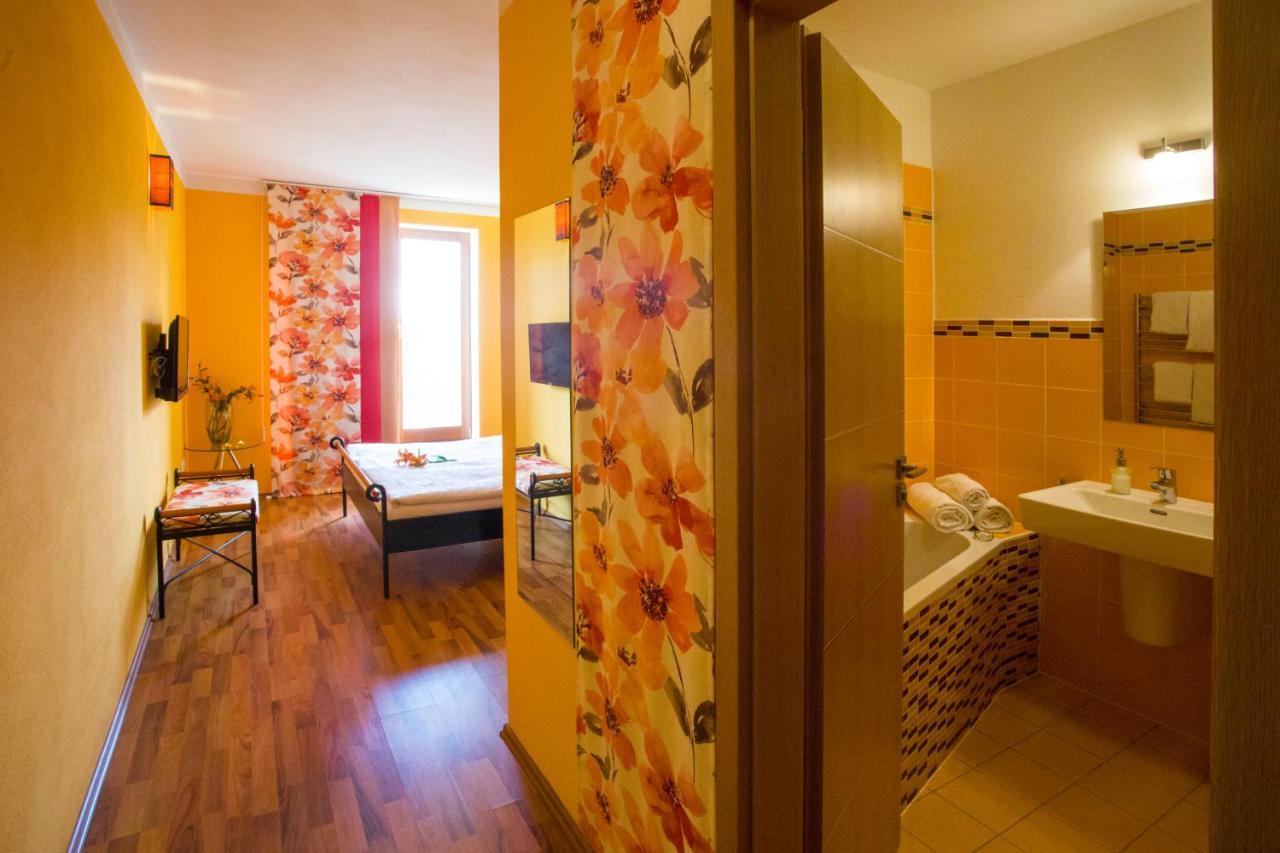 Třeboň Design Hotel Romantick מראה חיצוני תמונה